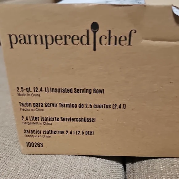 Pampered Chef Insulated Serving Bowl Set : 2.5 Qt And 1 Qt - New In Box - Picture 6 of 11
